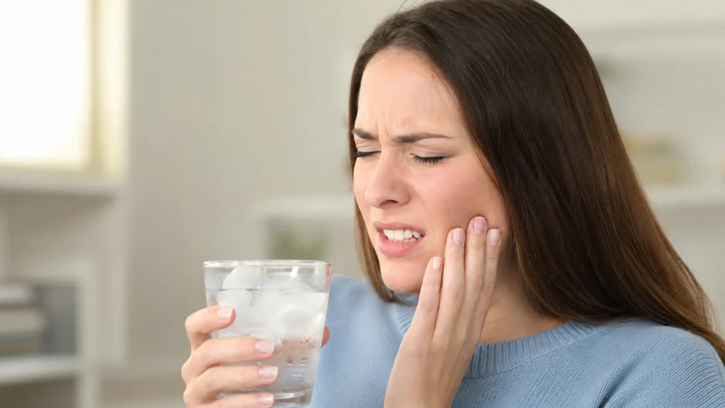 Sensibilité dentaire : pourquoi le froid et la chaleur déclenchent des douleurs